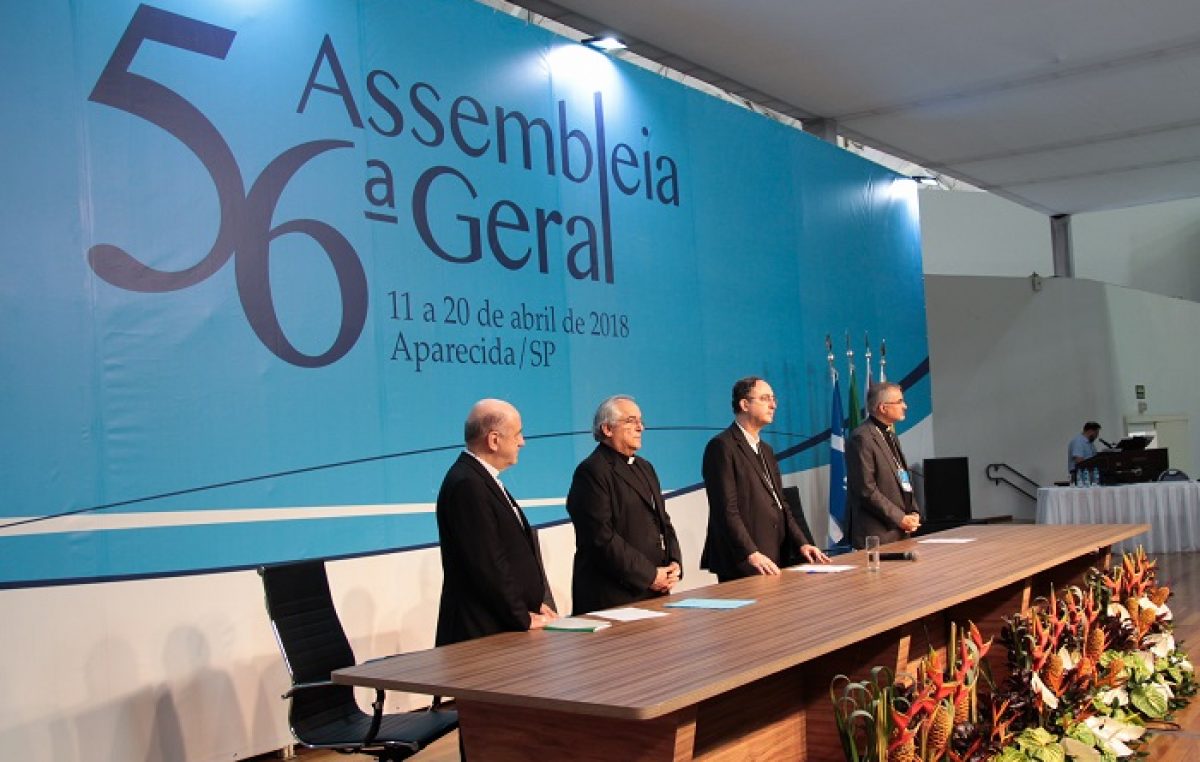 56ª AG – Encerra-se a 56ª Assembleia Geral da CNBB, em Aparecida (SP).