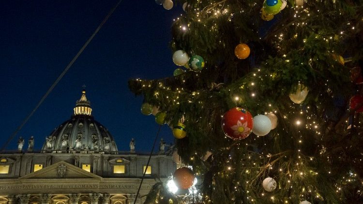 Presépio e árvore de Natal no Vaticano