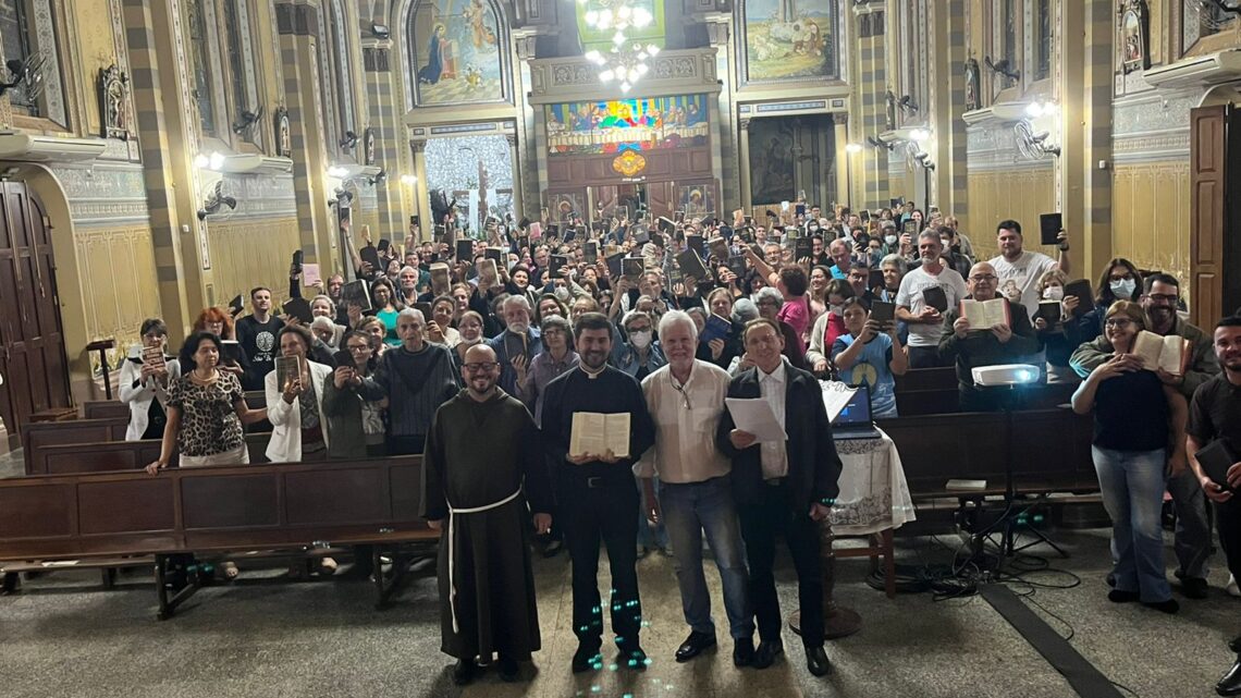 Mês da Bíblia: noite de formação reúne 318 pessoas em Mirassol
