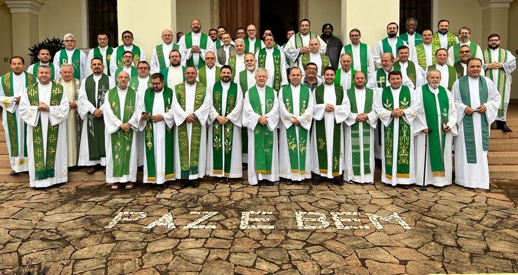 Padres da Diocese encerram encontro de atualização teológica